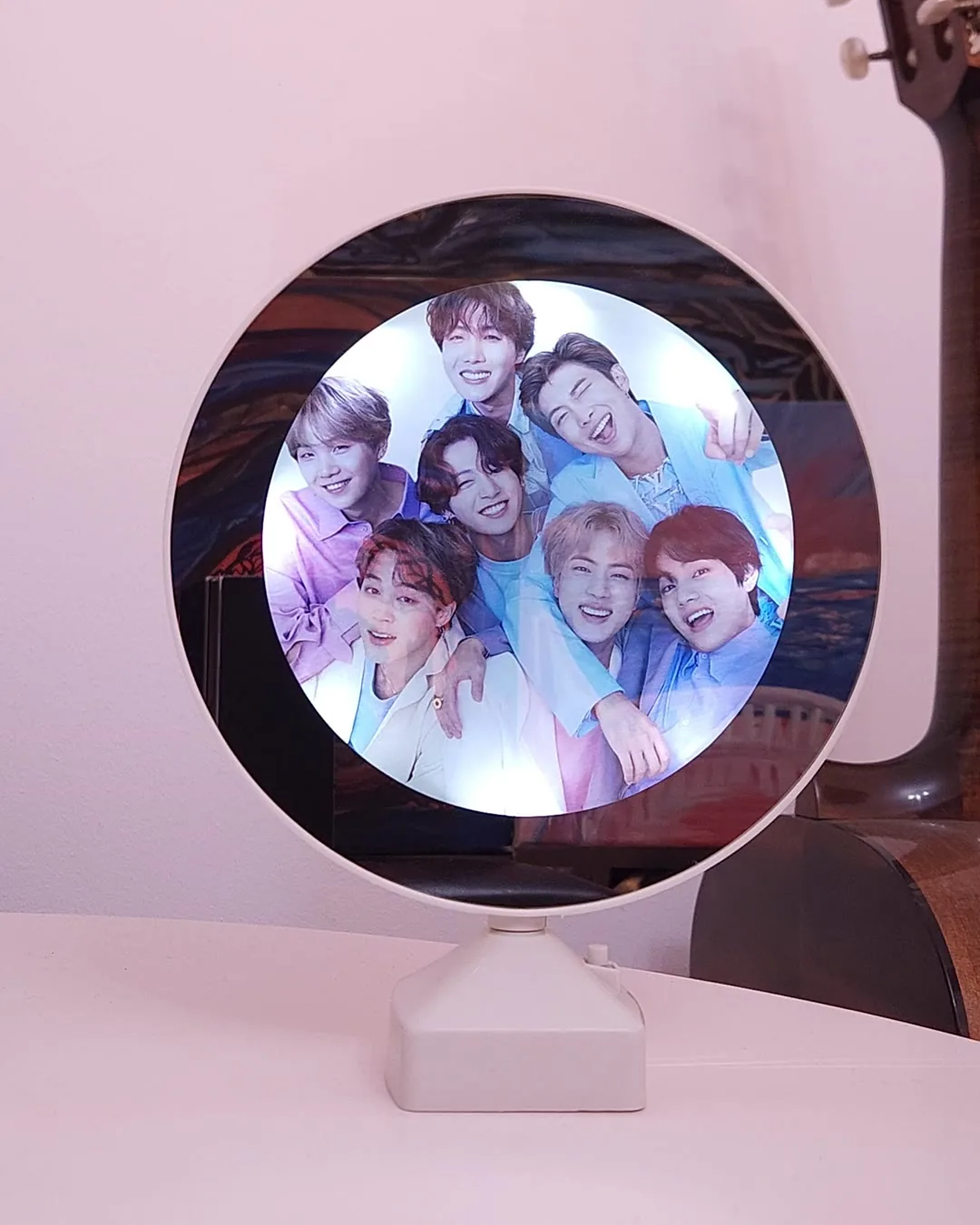 Oglinda personalizata cu poza trupei preferate, cadou pentru fani K-pop, aprinsa cu LED