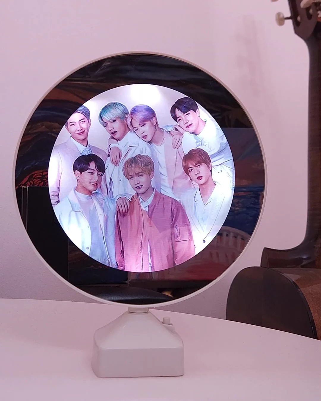 Oglinda personalizata cu poza trupei preferate, cadou pentru fani K-pop, aprinsa cu LED